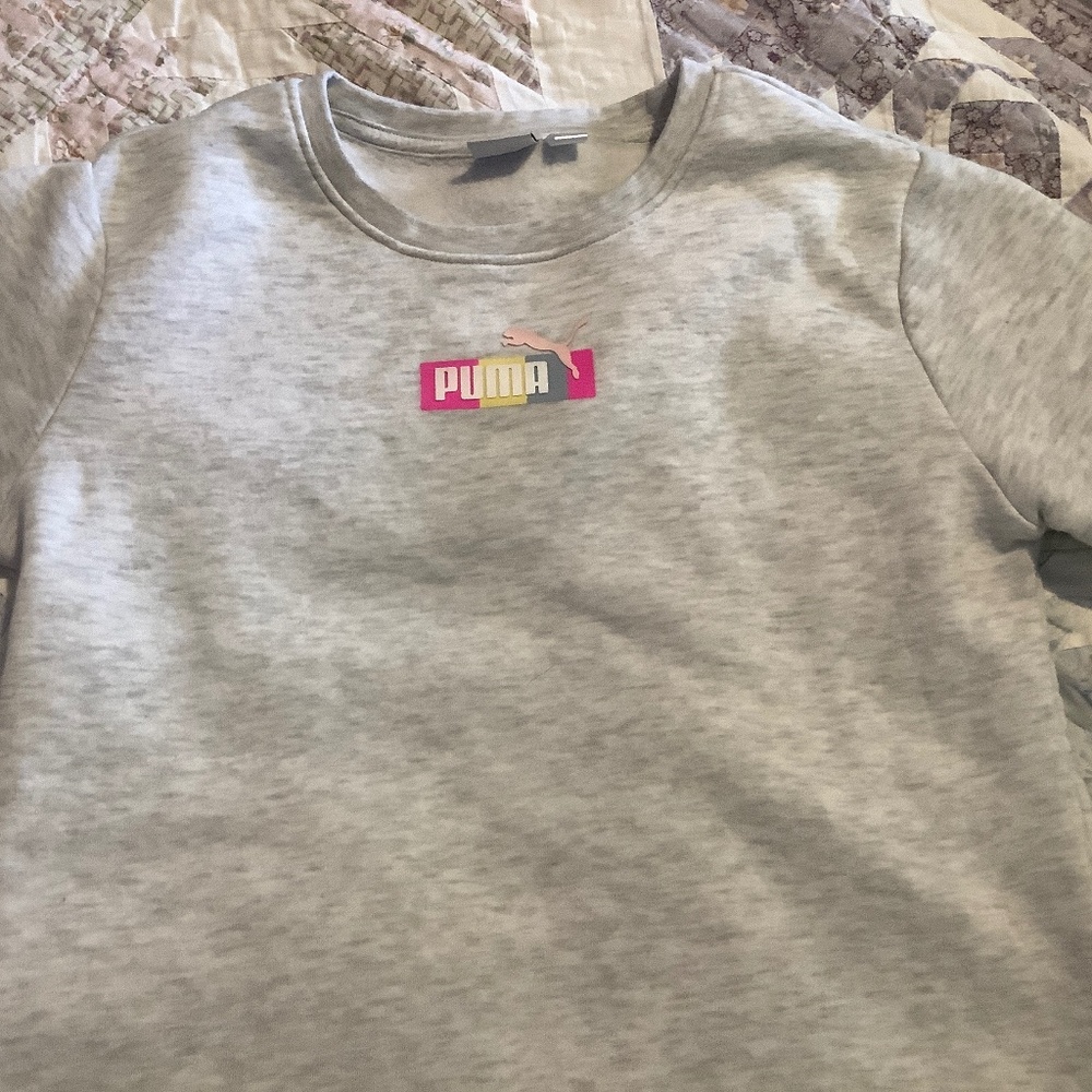 GREY PUMA CREWNECK NEVER WORN! GREAT CONDITION